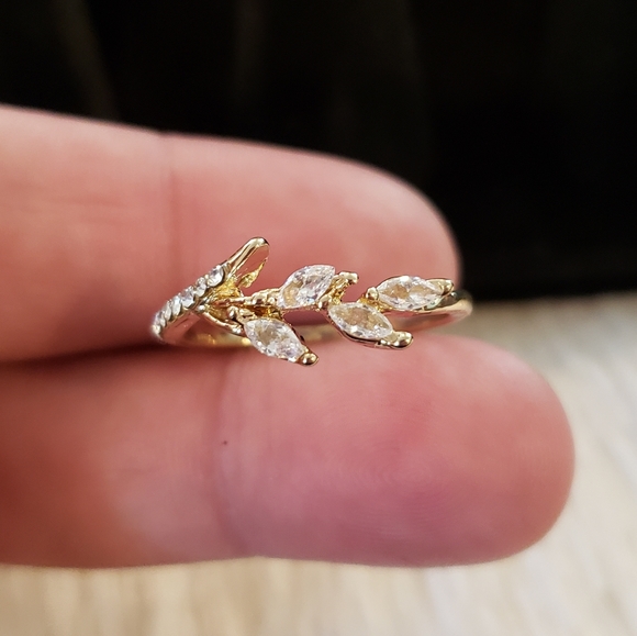 Gold Tone CZ Leaves Ring - Picture 4 of 4